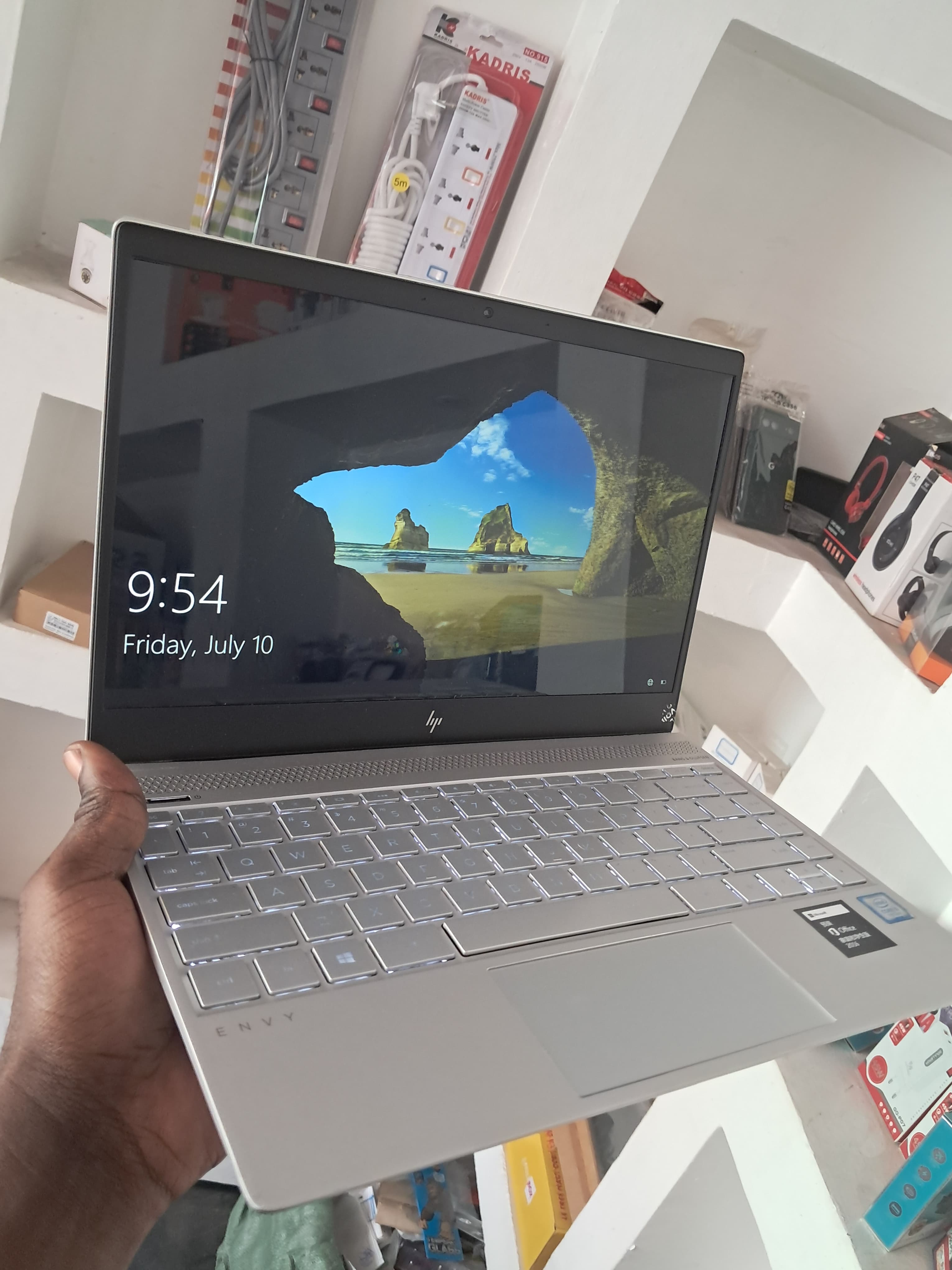 Laptop hp i5 (secondhand)7g ,ram 8gb, rom 256 gb ssd